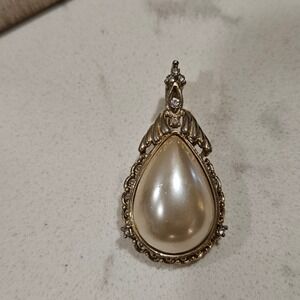 Vintage Gold Tone Faux Pearl Teardrop Pendant Rhinestone Scalloped Frame Women
